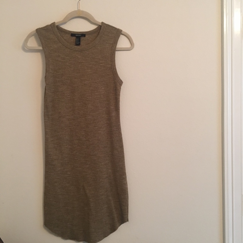 Sleeveless dress